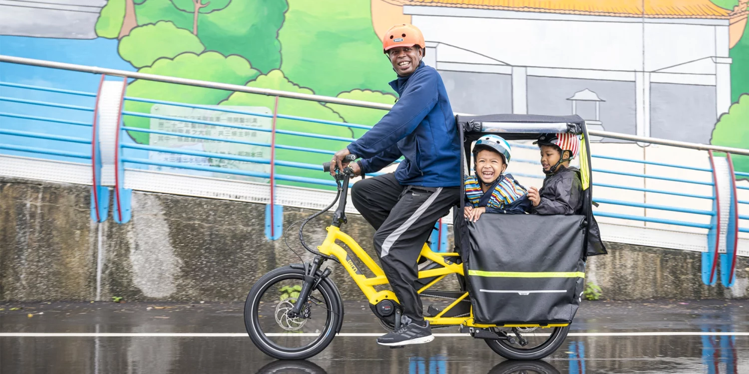 Tern GSD with clubhouse and stormbox What cargo bike is best for carrying kids - Tern GSD with clubhouse and stormbox