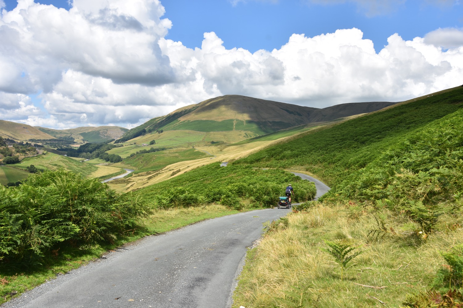 Bike trailer in the Howgills Cumbria – Hannah Reynolds Learn about the best route to ride from Land’s End to John o’Groats with your family and discover why it makes a for a memorable holiday.