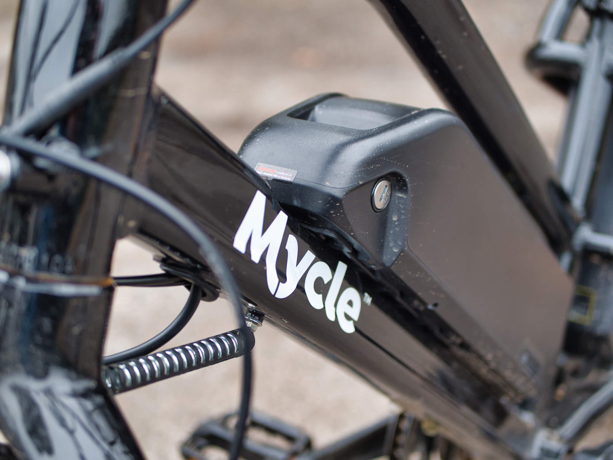 Mycle cargo bike battery Mycle Cargo review - battery