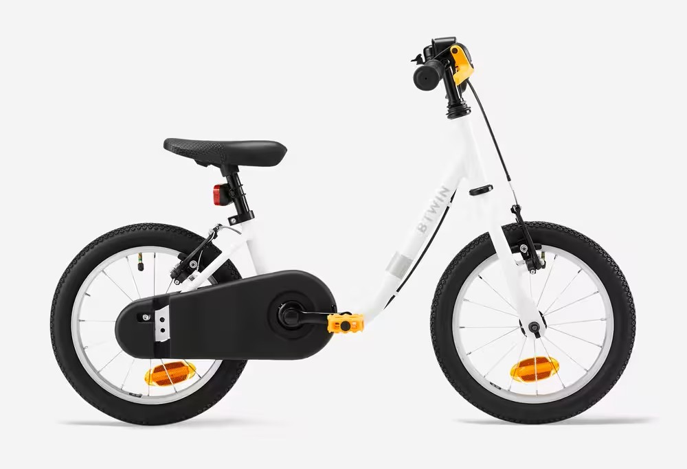 Cheapest kids bikes: the Btwin 14 discover on a blank background