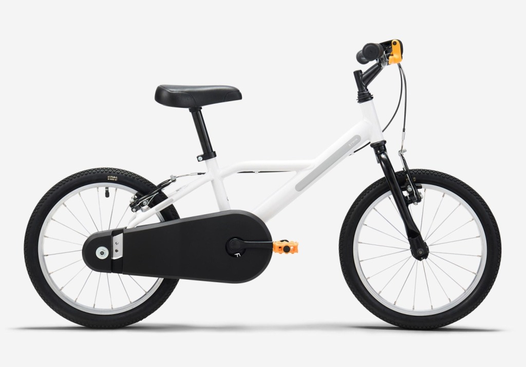 Cheapest kids bikes: Btwin 16 Discover on a blank background