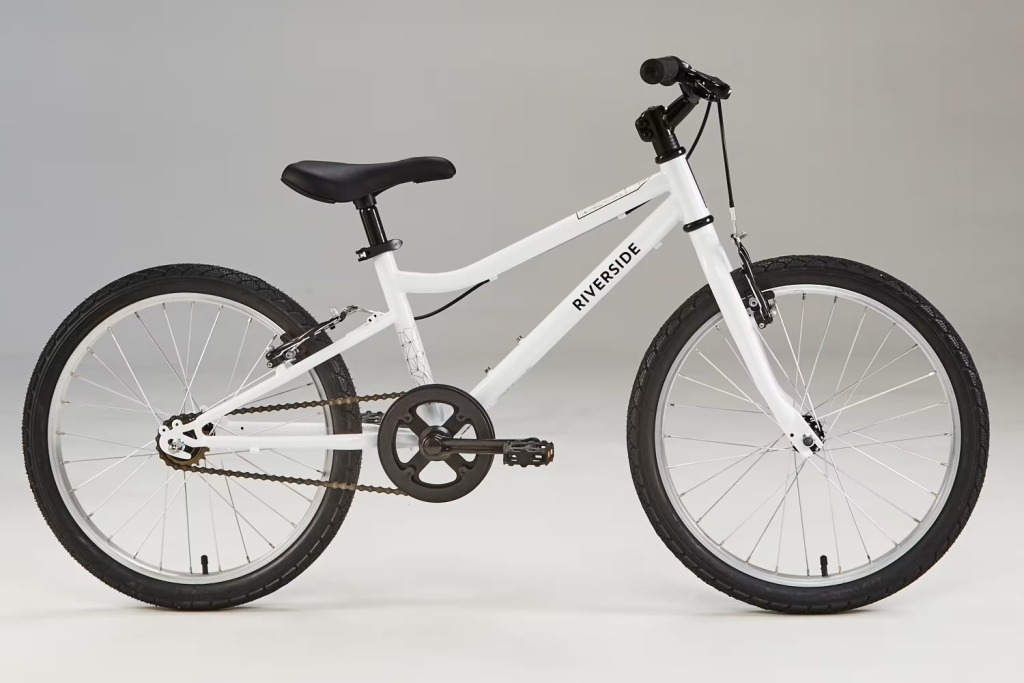 Cheapest kids bikes: Btwin 20 Riverside 100 seen from the side