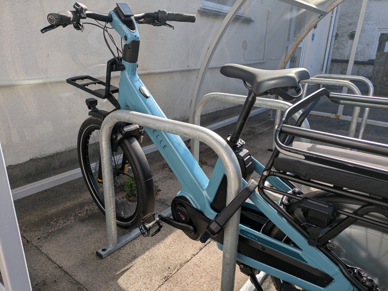 A black hiplok D1000 locking a blue, Gazelle Cabby longtail cargo bike
