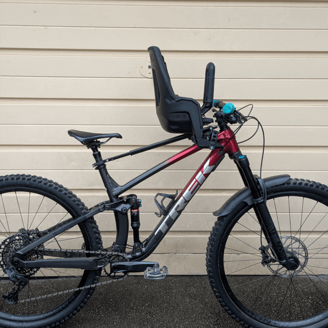 GIF image switiching between the Kids Ride Shotgun Pro Evo in baby and toddler mode.