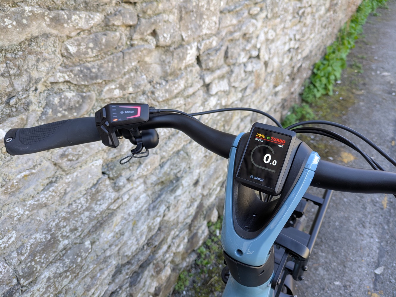 blue Gazelle Cabby e-cargo bike close up of the bosh motor screen