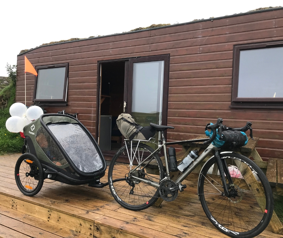 The hamax outback trailer review- baloons on for a birthday bike ride