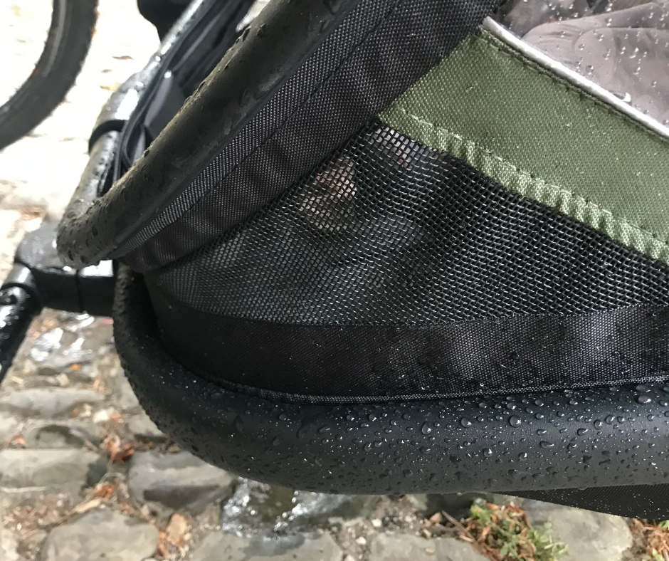 hamax outback trailer- a close up of the air vents