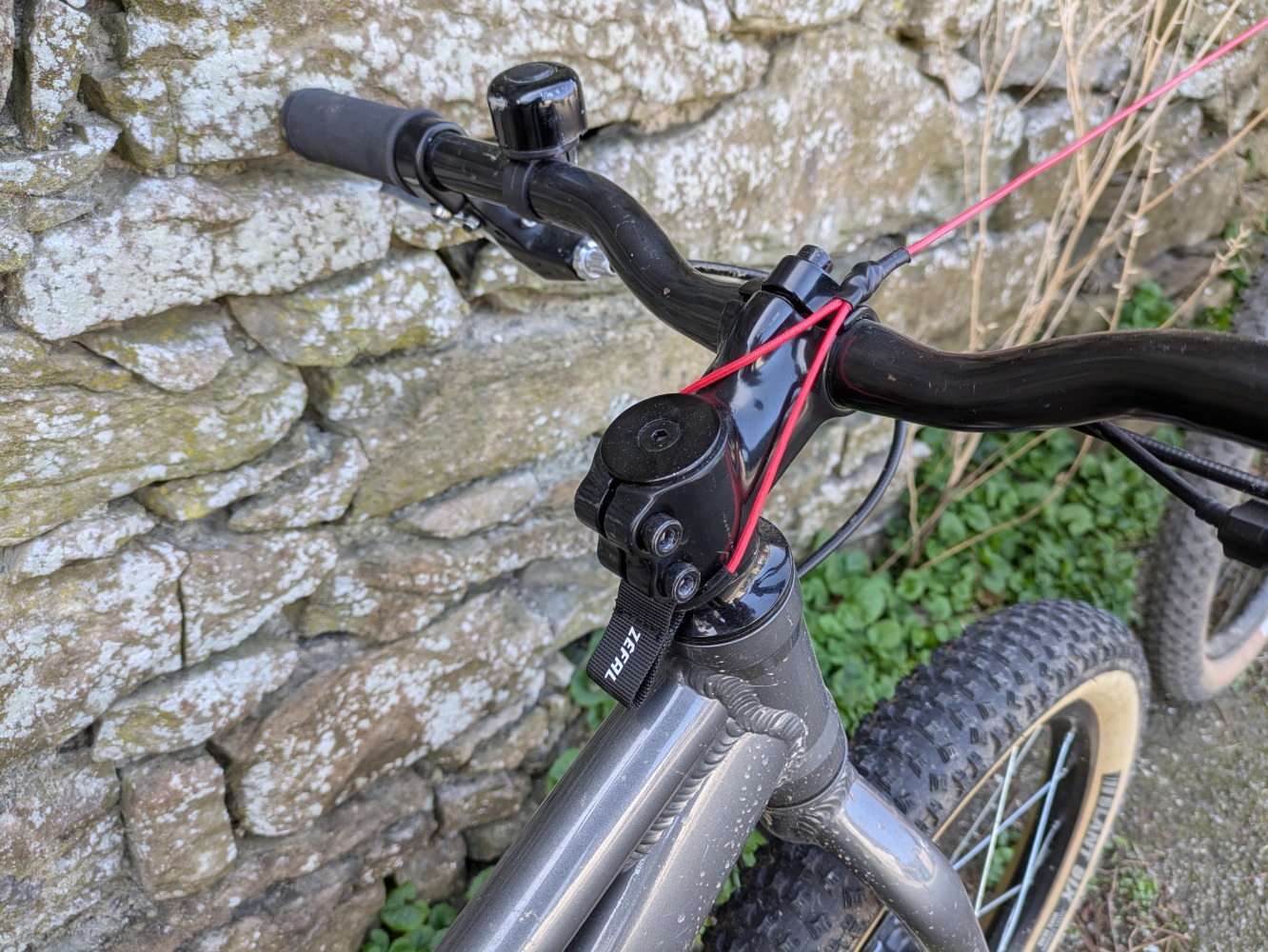 a zefal bike taxi hitched around a childs bike stem