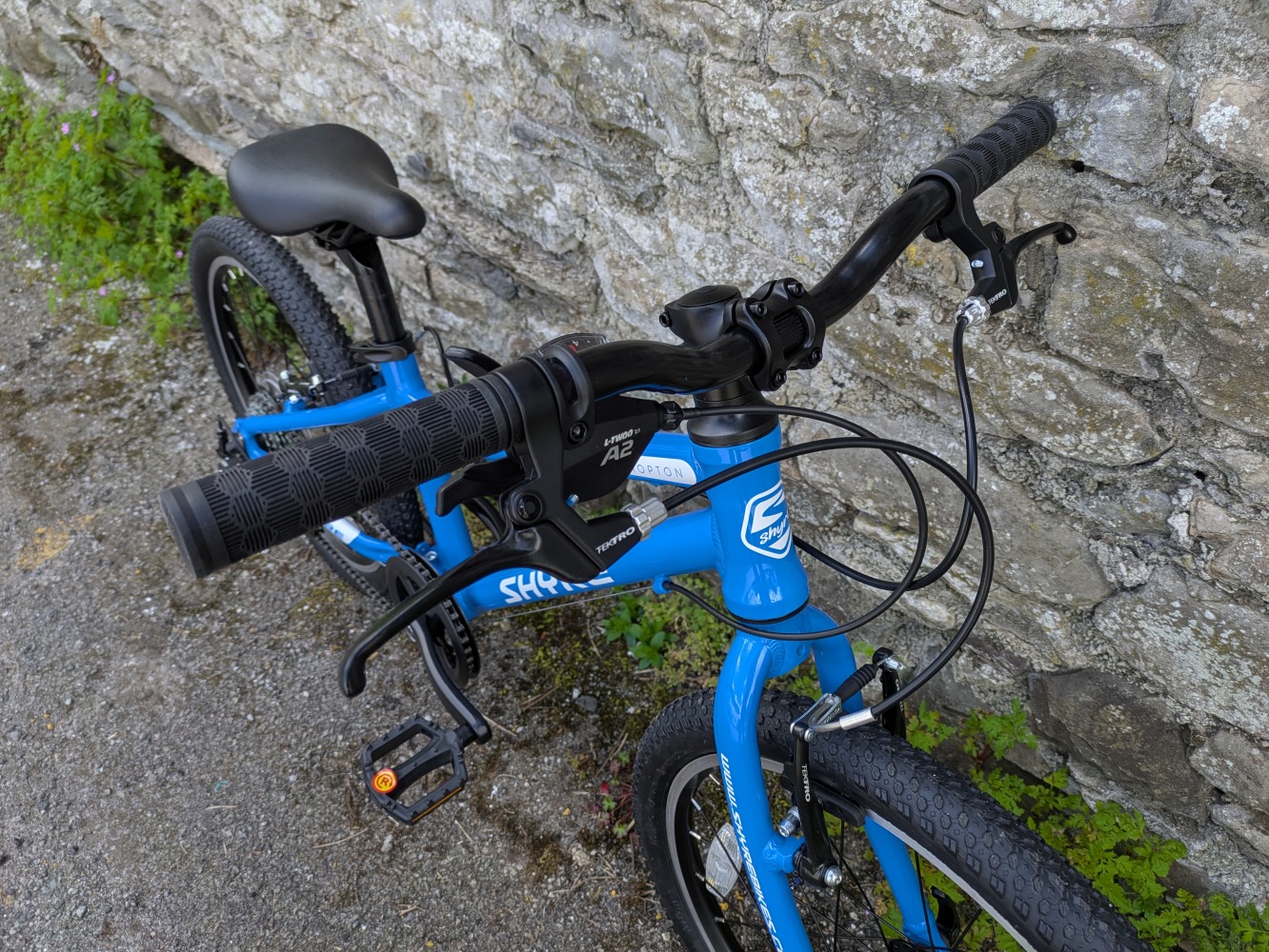 Shyre Hopton 20 review: A view of the bike from the front and side