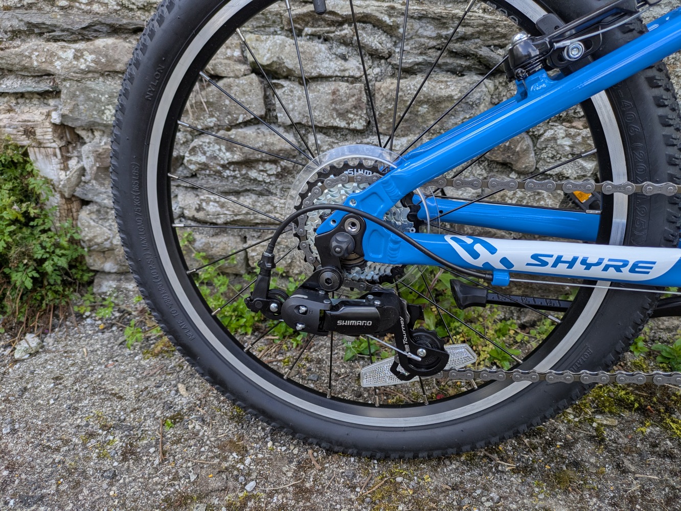 Shyre Hopton 20 review: a close up of the rear wheel and drivetrain