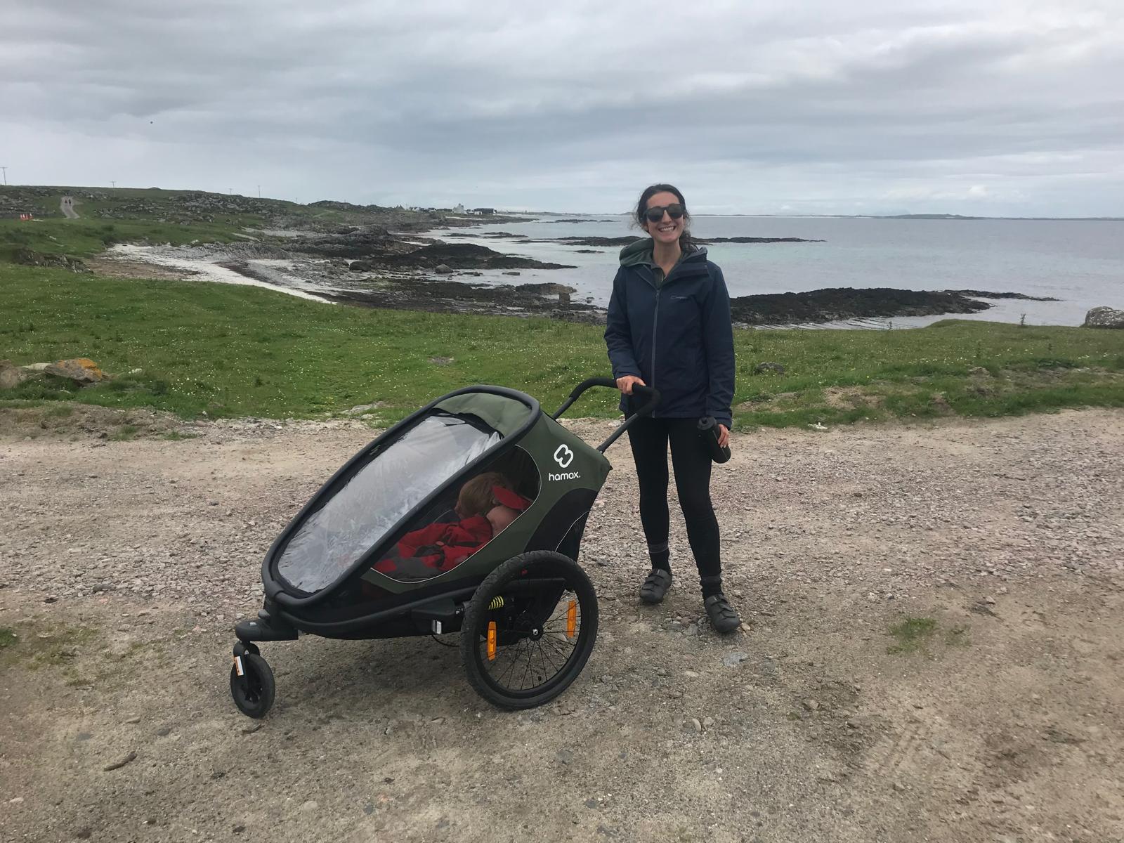 walking along the coast with the Hamax Outback trailer
